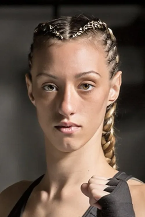 Ioana Fecioru interpretando a Self