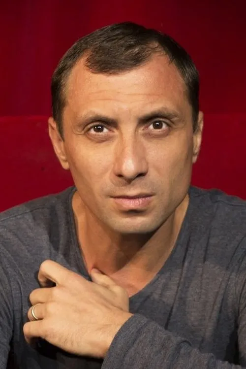 Ion Grosu interpretando a 