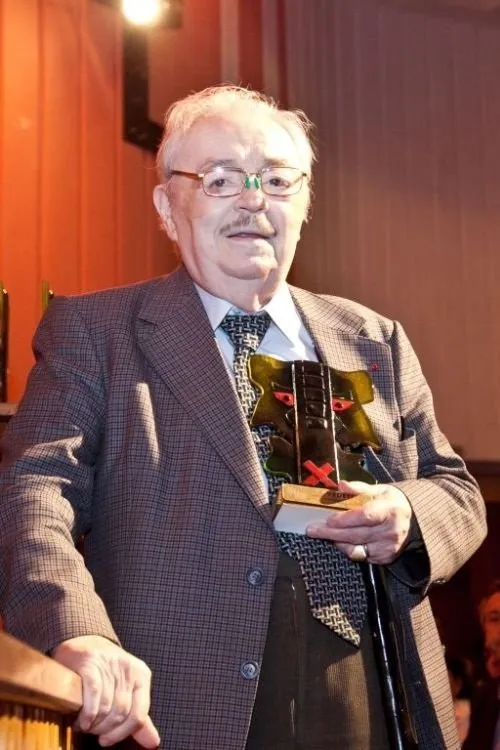 Ion Lucian interpretando a Mache