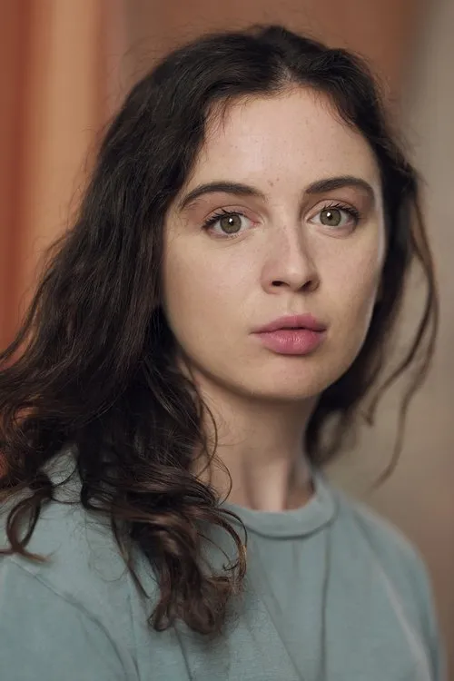 Iona Anderson — personaje: Annabel Wallace