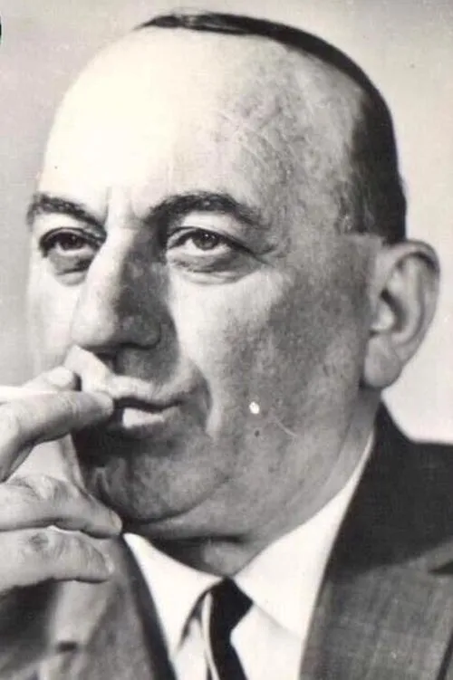 ????? ??????? ha trabajado con Ipolite Khvichia en 8 ocasiones