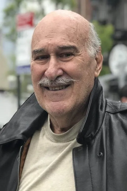 Ira Glasser interpretando a Self