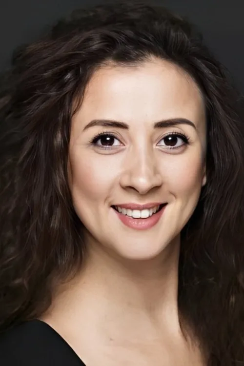 İrem Kahyaoğlu en su biografía y filmografía