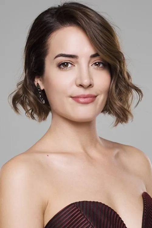 İrem Sak interpretando a 