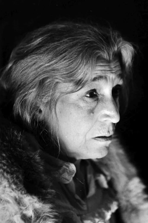 Irena Ładosiówna interpretando a Staruszka