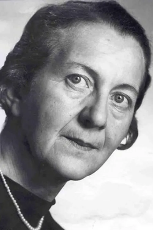 Irena Oberska interpretando a Woman taking Maria's Reference Letter