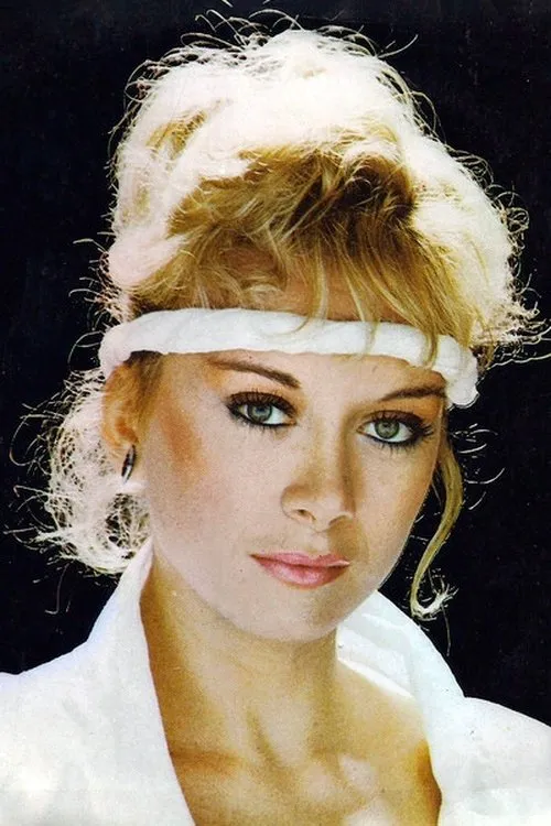 Irene Llano — personaje: Sara