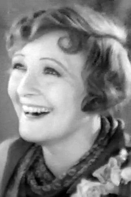 Irène Wells interpretando a Mary (l'Américaine)