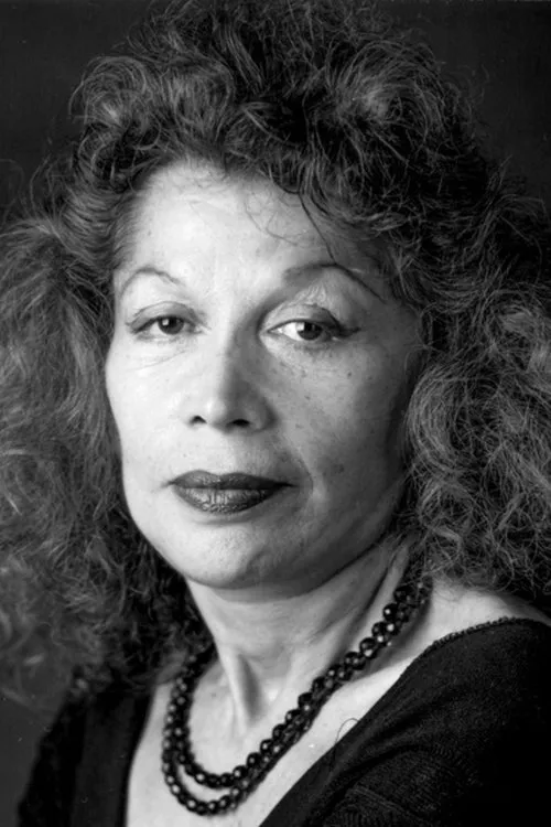 Irina Ionesco interpretando a Self