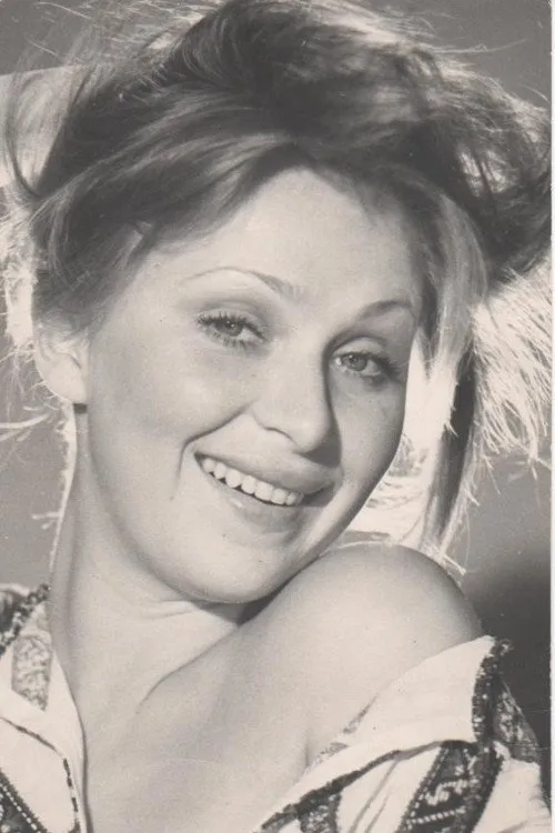 Irina Reznikova interpretando a Zina Levashova