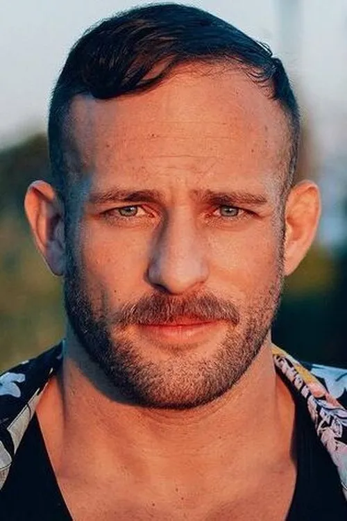 JR Kratos ha trabajado con Isaac Hull en 7 ocasiones