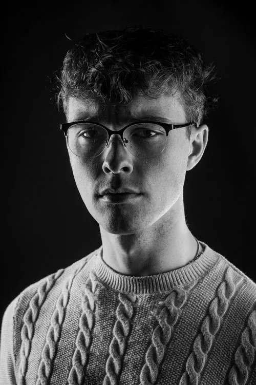 Adam C. Hughes ha trabajado con Isaac Moore en 1 ocasiones