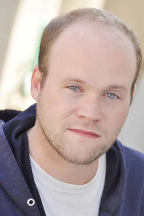 Isaac Wade interpretando a Martin