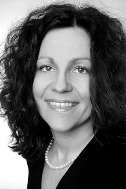 Isabel Heinemann interpretando a Herself - Historian