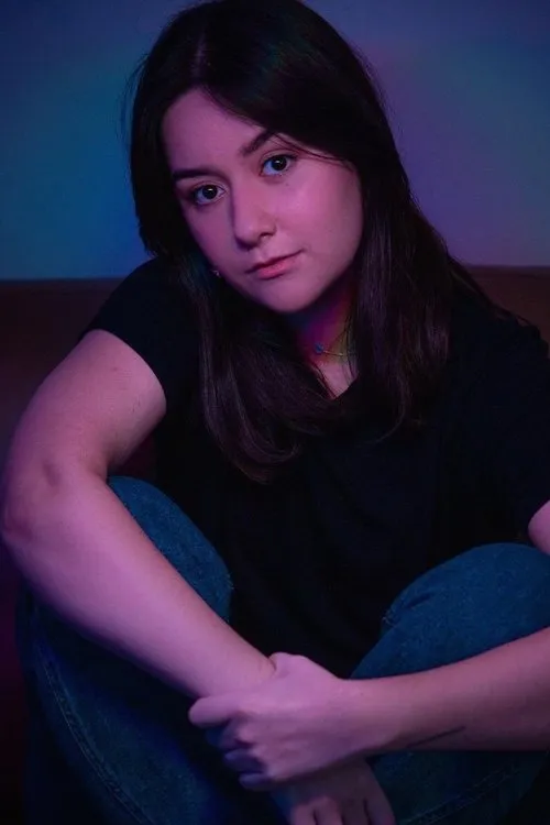 Isabella Melo interpretando a The Aunts