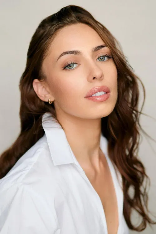 Charlie Grayson ha trabajado con Isabella Ward en 1 ocasiones