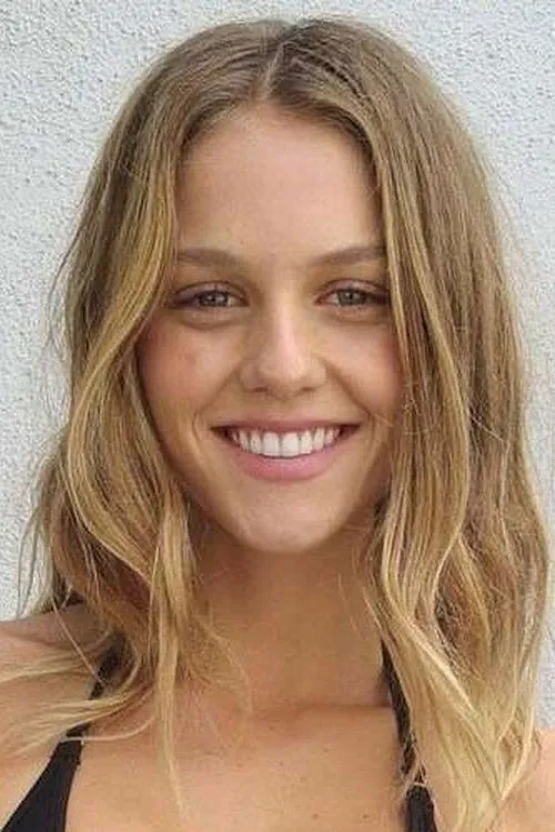 Amber L'Estrange ha trabajado con Isabelle Cornish en 1 ocasiones