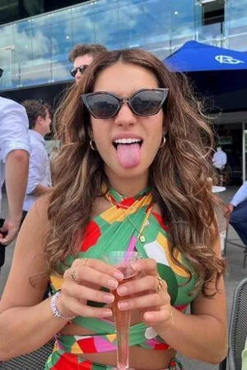 Isabelle Graiche — personaje: Maya