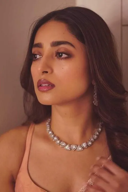 Ishaa Saha — personaje: Ananya