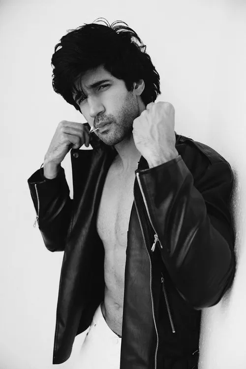 Ishaan Anuradha Khanna en su biografía y filmografía