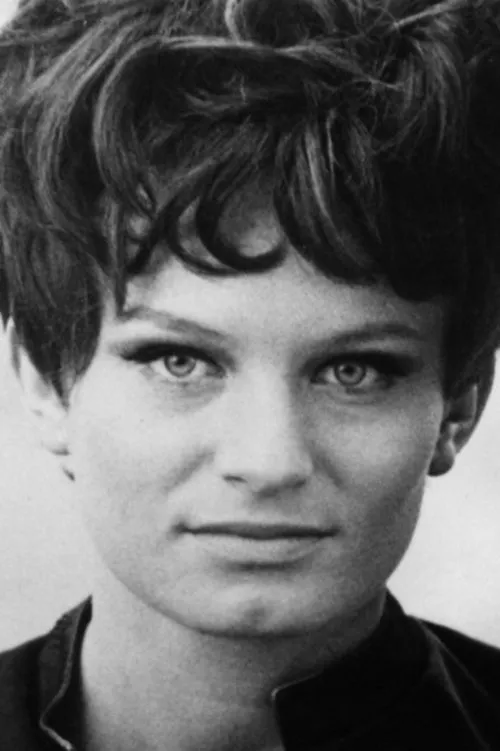 Isi ter Jung interpretando a Hella