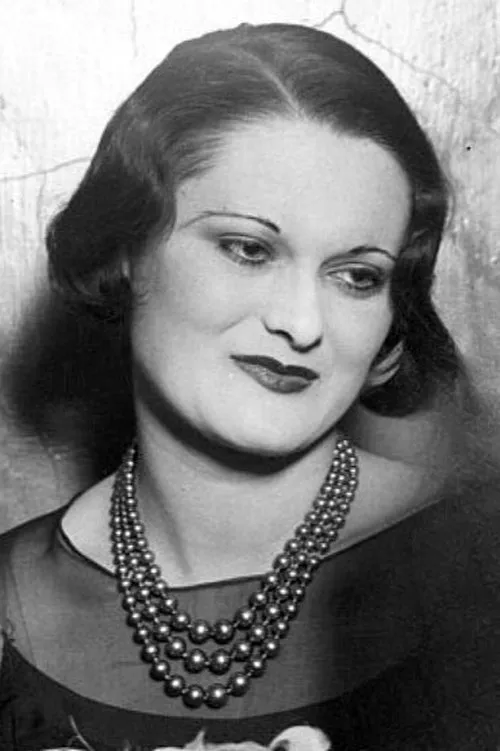 Isla Bevan interpretando a Beatrice Elton