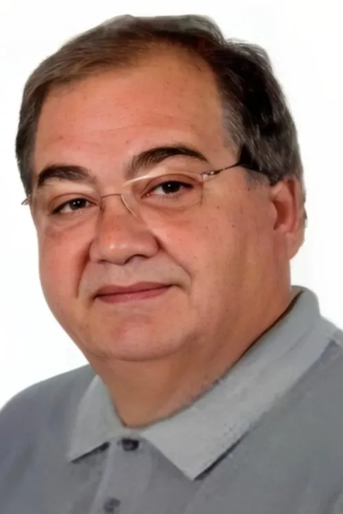 İsmail İncekara interpretando a Toufik