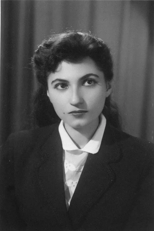 Ismet Raafat interpretando a Mariana