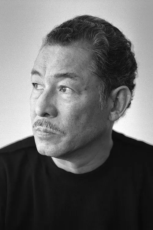 Stephanie Slama ha trabajado con Issey Miyake en 1 ocasiones