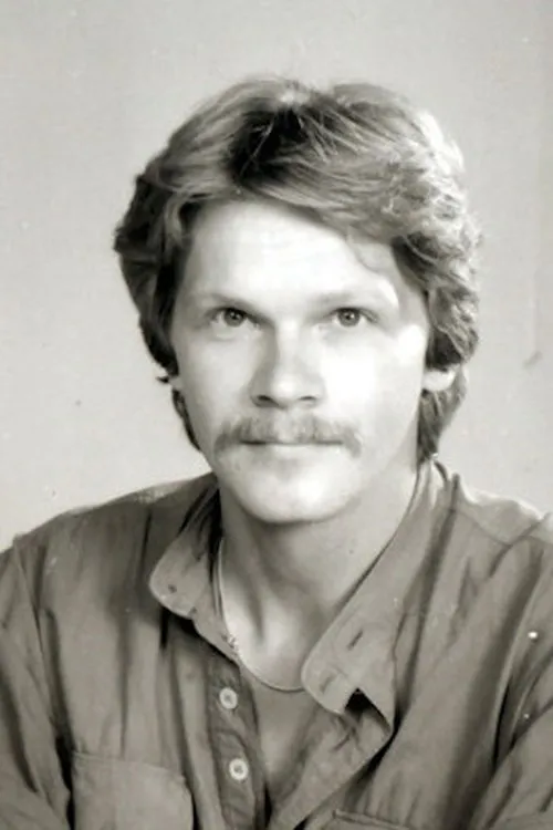 István Farády interpretando a Elemér