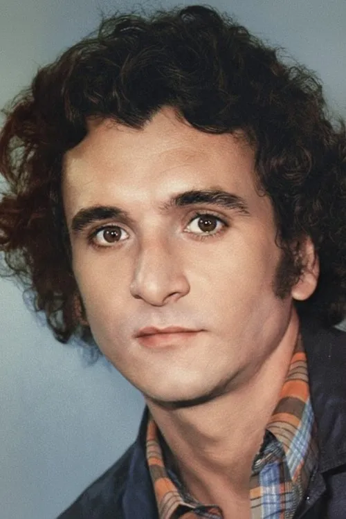 Ivan Lima interpretando a Mário