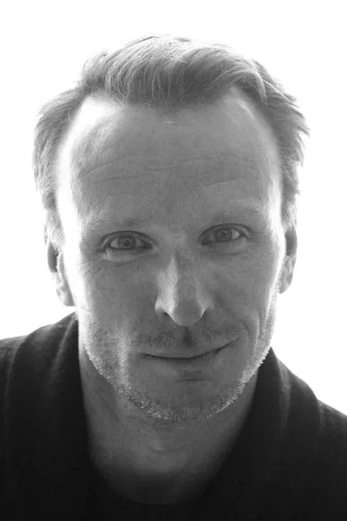 Ivan Ludlow interpretando a Antiochus