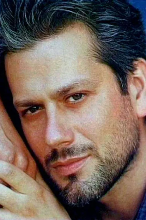 Ivan Marevich interpretando a Miho