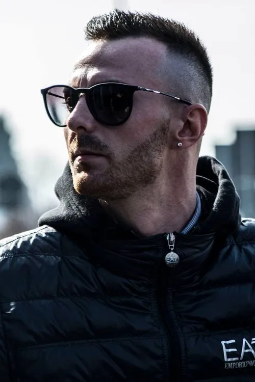 Ivan Nesci interpretando a Vito Reale