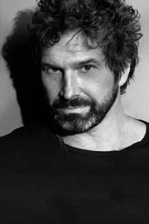 Iván Noble interpretando a