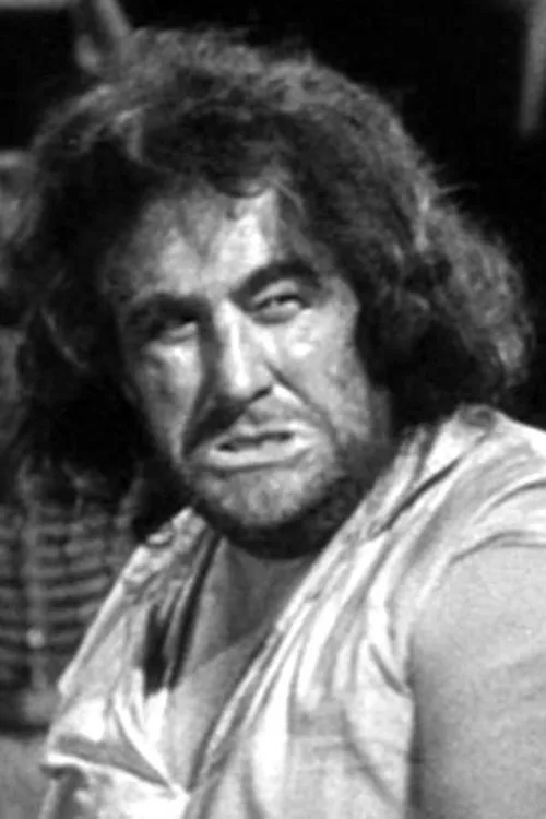 Ivor McFadden interpretando a Texas Pete