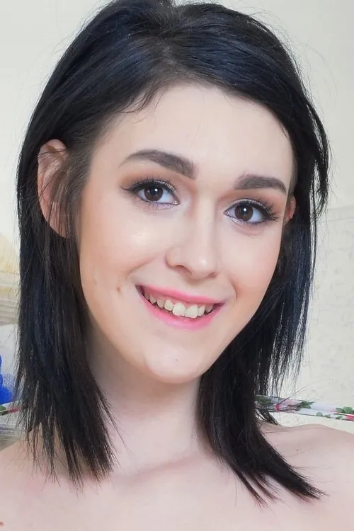 Ivy Aura interpretando a (archive footage)