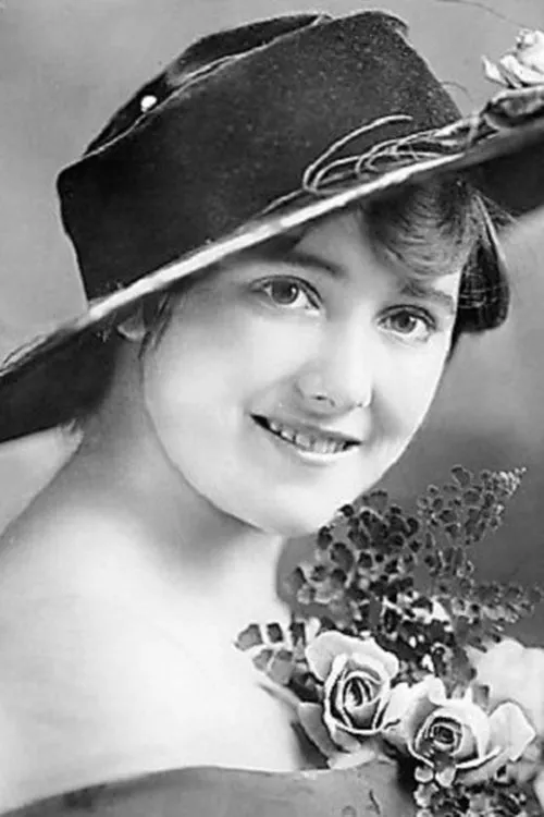 Ivy Crosthwaite interpretando a Diving Girl (uncredited)