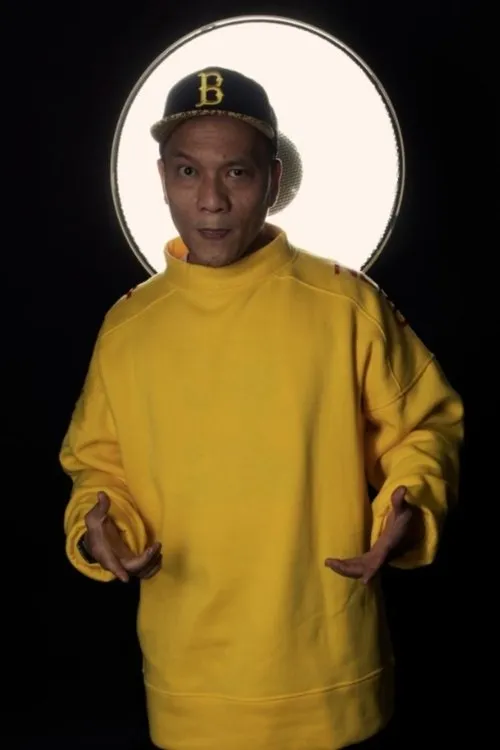 Iwa K interpretando a Iwa