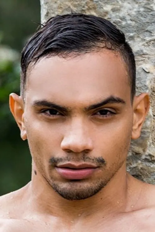 J Anders interpretando a 