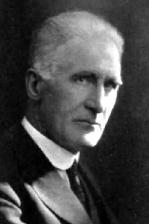 J. Fisher White interpretando a Judge