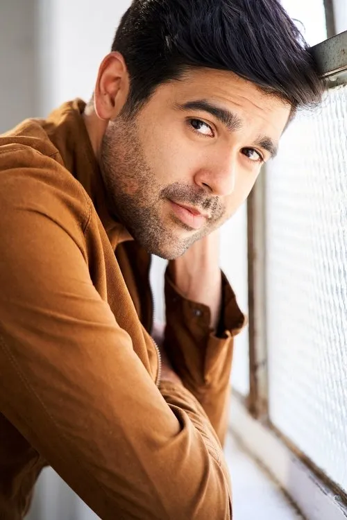 J.M. Longoria interpretando a Ben Solis