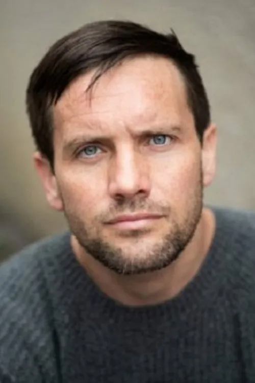 Jack Ashton interpretando a Clair Cline