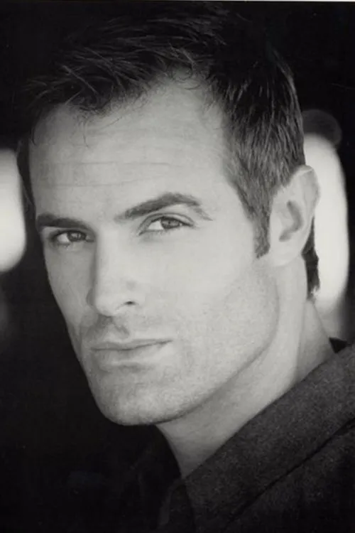 Jack Brewer interpretando a Nick