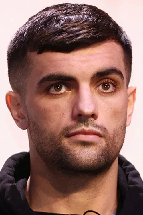 Jack Catterall interpretando a Self