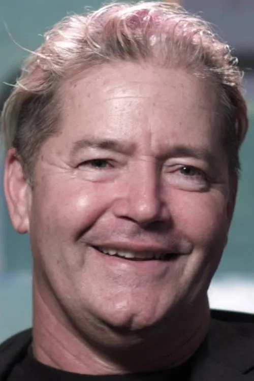 Jack Grisham interpretando a Himself