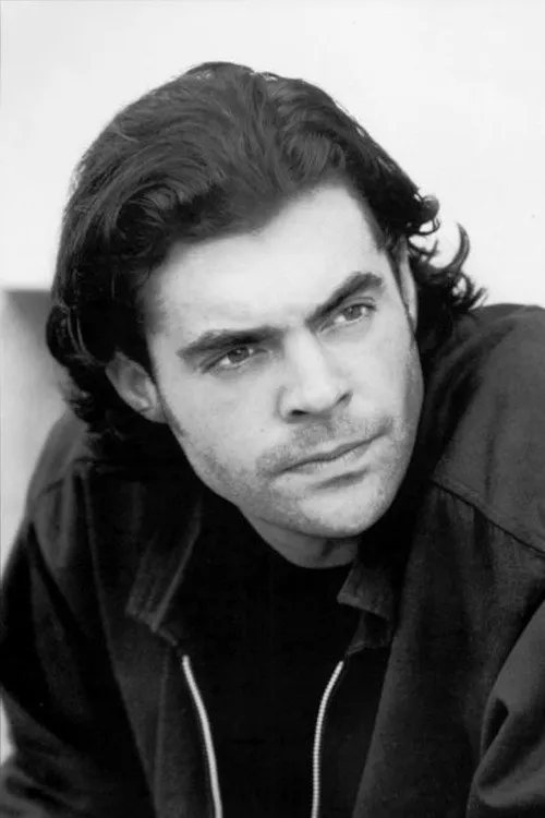 Jack Kerrigan interpretando a Eric / Elizabeth's Husband
