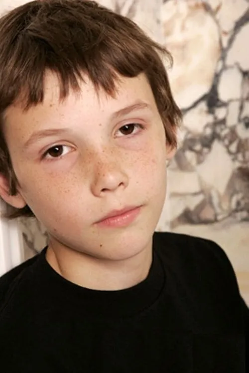 Jack McElhone interpretando a Frankie