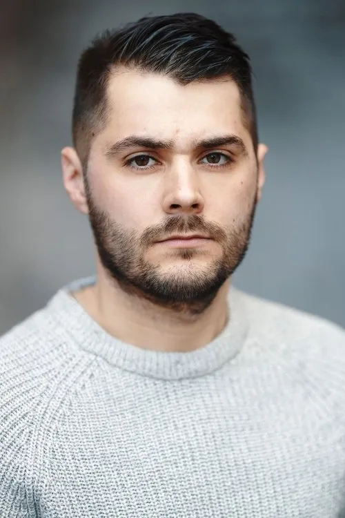 Jack Sewell interpretando a Camp Leader 1