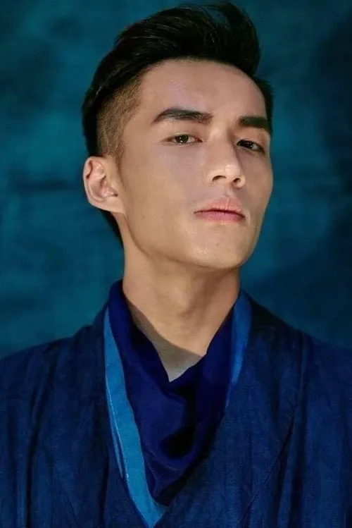 Jack Tan interpretando a Teck